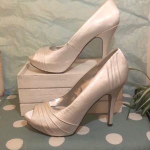 Jacqueline Ferrar White Bridal Dante Pumps